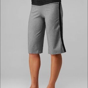 Womens Lululemon Royal Blue  Pranotthana Crop Capri Pants Size 8.